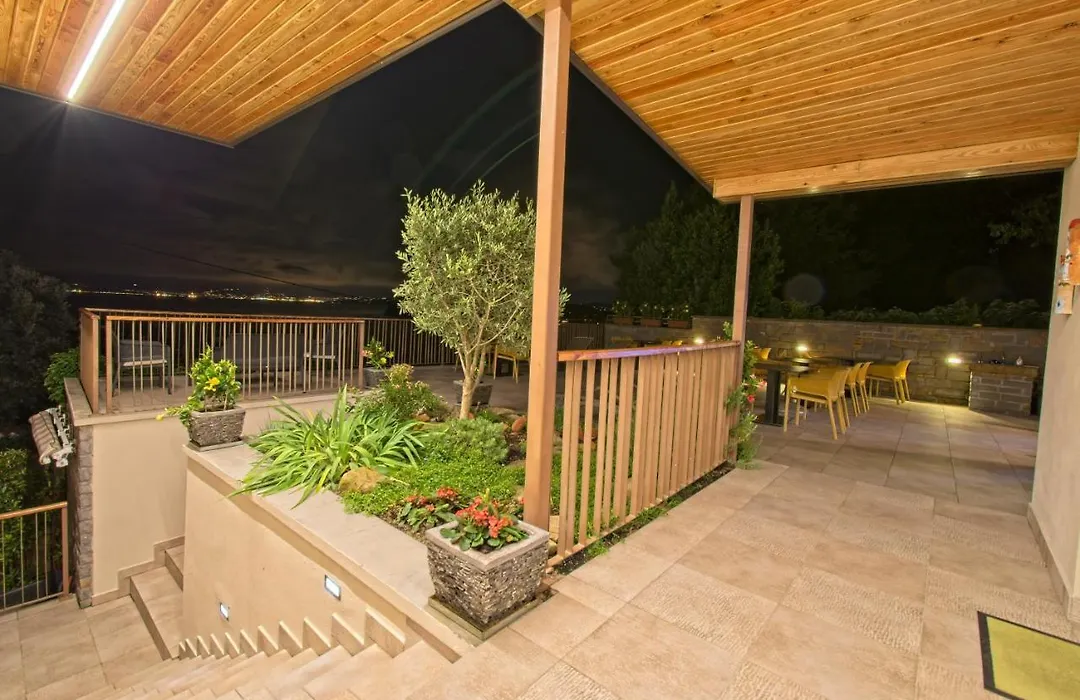 Sea View Guesthouse Opara-1